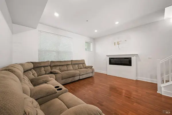 204 City Center DR, Rohnert Park, CA 94928
