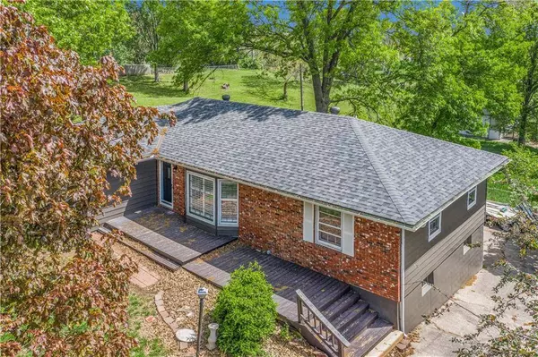 10609 Northwest Meadow Lane Drive, Parkville, MO 64152