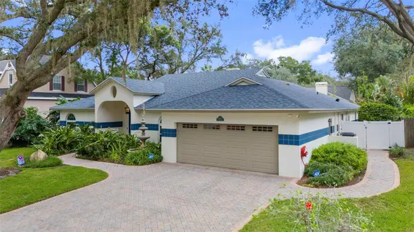 11403 W QUEENSWAY DR, Temple Terrace, FL 33617