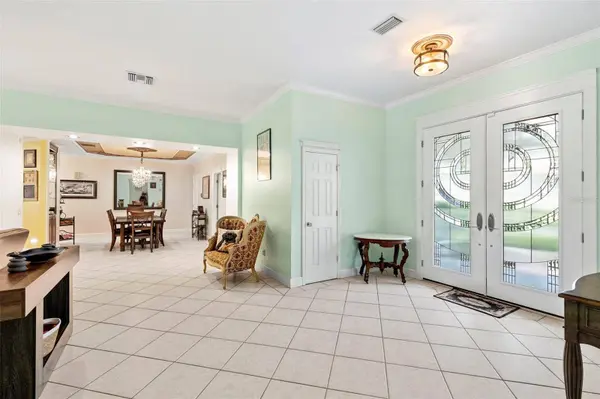 11403 W QUEENSWAY DR, Temple Terrace, FL 33617