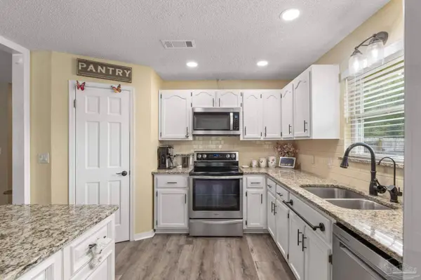 5321 Medicine Bow St, Milton, FL 32570