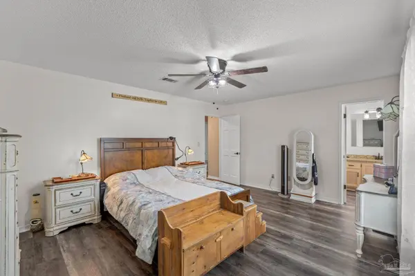 5321 Medicine Bow St, Milton, FL 32570