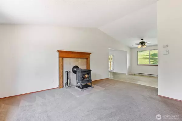 284 Ranch RD, Kelso, WA 98626