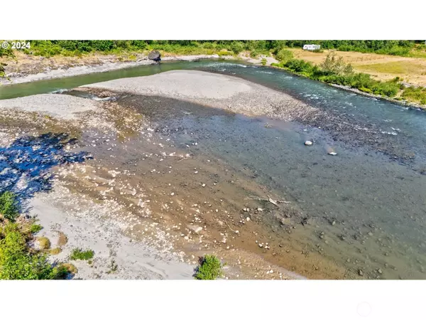 264 Riverview DR, Castle Rock, WA 98611