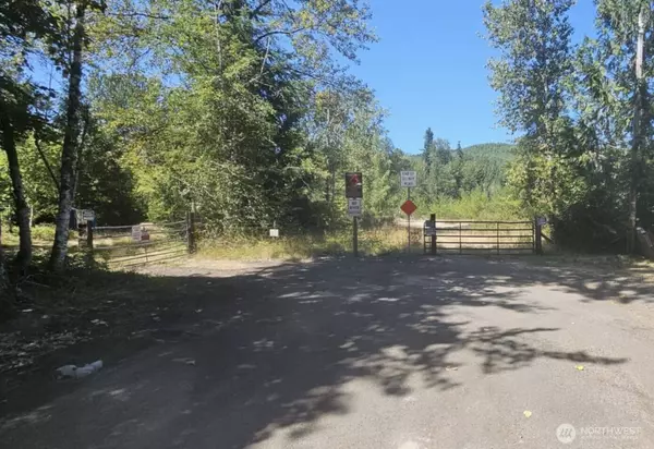 264 Riverview DR, Castle Rock, WA 98611