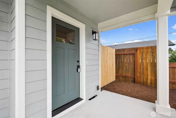 705 S 9th AVE, Kelso, WA 98632