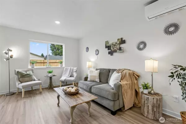 709 S 9th AVE, Kelso, WA 98626