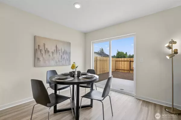 709 S 9th AVE, Kelso, WA 98626