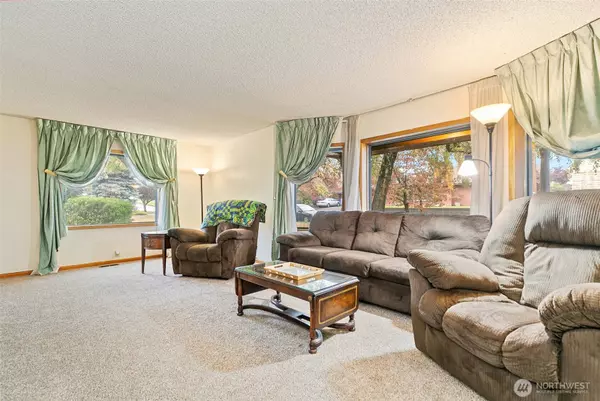 203 Columbia ST, Kelso, WA 98626