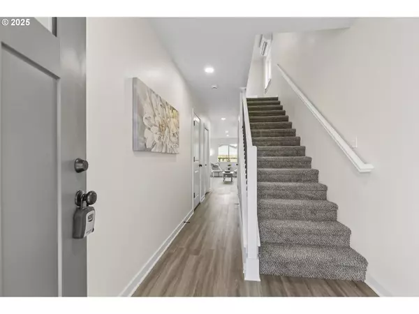 705 S 9TH AVE, Kelso, WA 98626