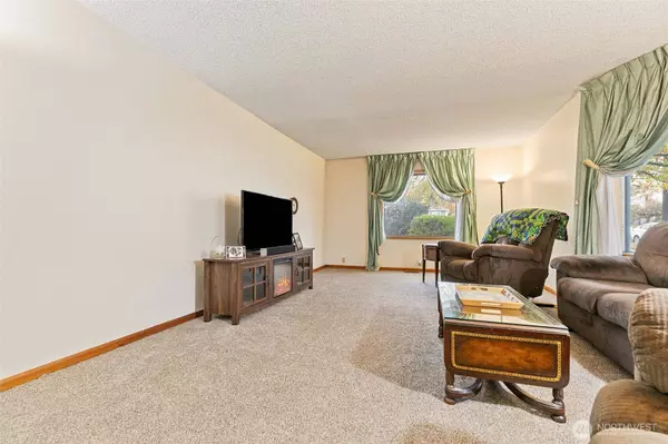 203 Columbia ST, Kelso, WA 98626