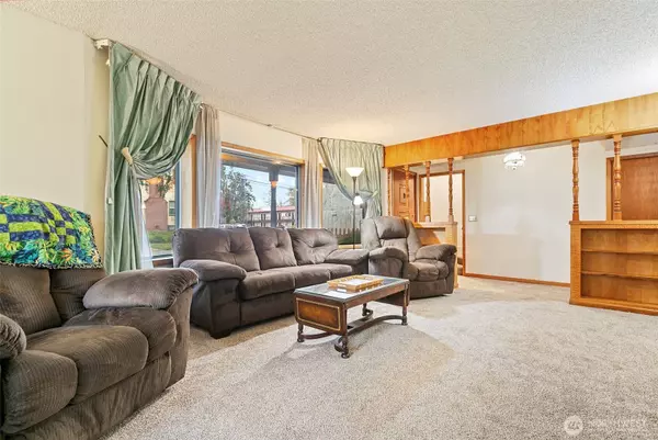 203 Columbia ST, Kelso, WA 98626