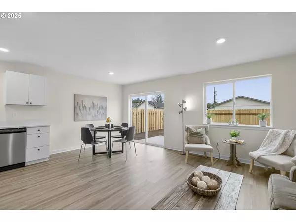 705 S 9TH AVE, Kelso, WA 98626