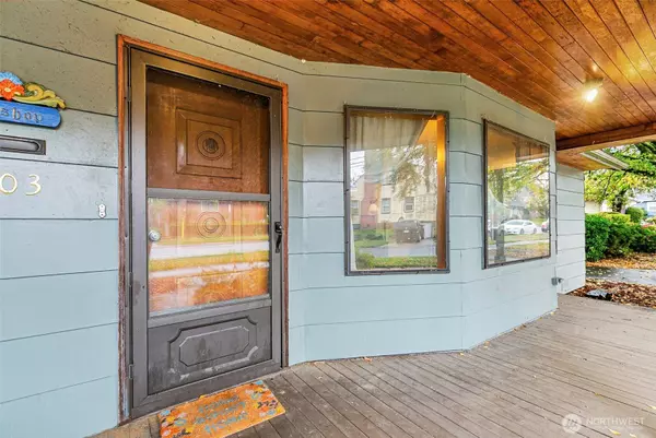 203 Columbia ST, Kelso, WA 98626