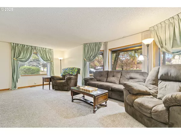 203 COLUMBIA ST, Kelso, WA 98626