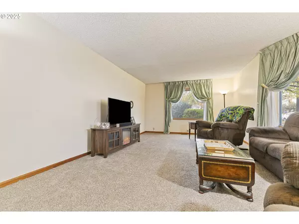 203 COLUMBIA ST, Kelso, WA 98626