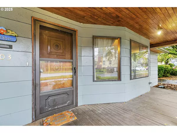 203 COLUMBIA ST, Kelso, WA 98626