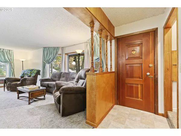 203 COLUMBIA ST, Kelso, WA 98626