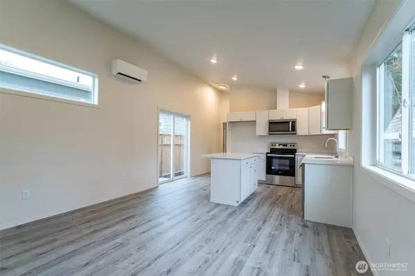 569 N 3rd, Kalama, WA 98625