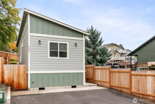 569 N 3rd, Kalama, WA 98625