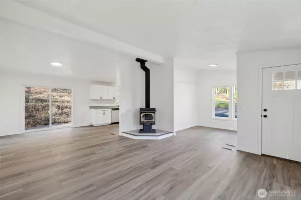 152 Crow Butte RD, Longview, WA 98632