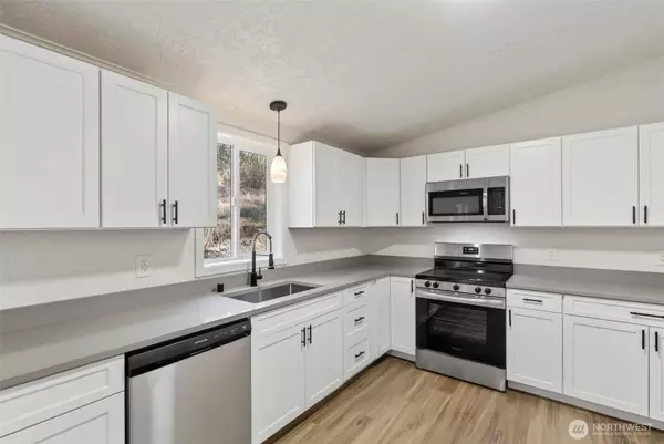 152 Crow Butte RD, Longview, WA 98632