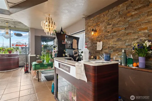 1304 Ocean Beach HWY, Longview, WA 98632