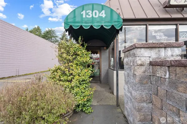 1304 Ocean Beach HWY, Longview, WA 98632