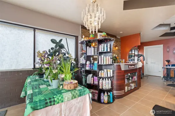 1304 Ocean Beach HWY, Longview, WA 98632