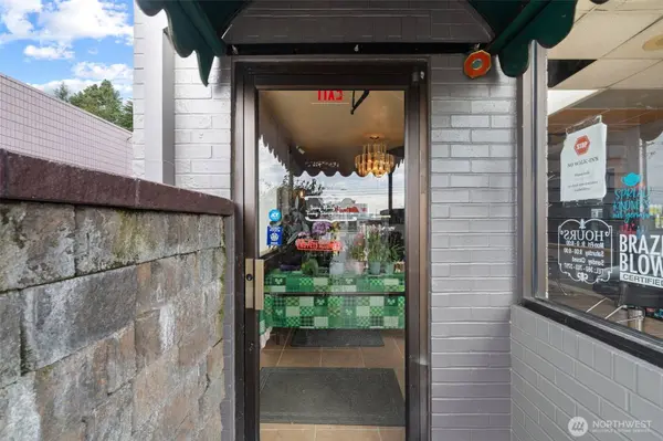 1304 Ocean Beach HWY, Longview, WA 98632