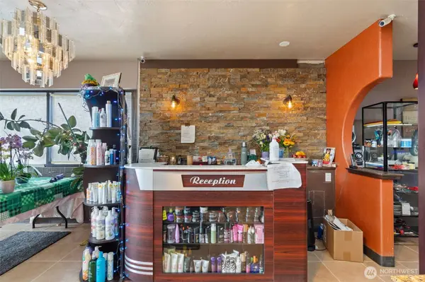 1304 Ocean Beach HWY, Longview, WA 98632