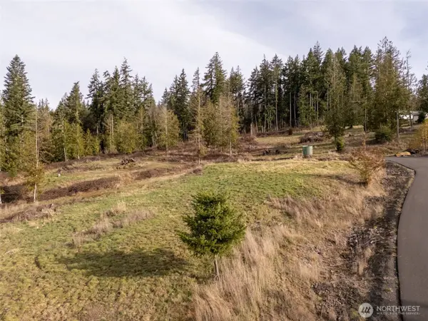 426 Rose Garden LN, Kelso, WA 98626