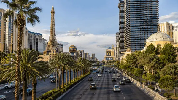 Moving to Las Vegas: Your Definitive Local Relocation Guide & Checklist