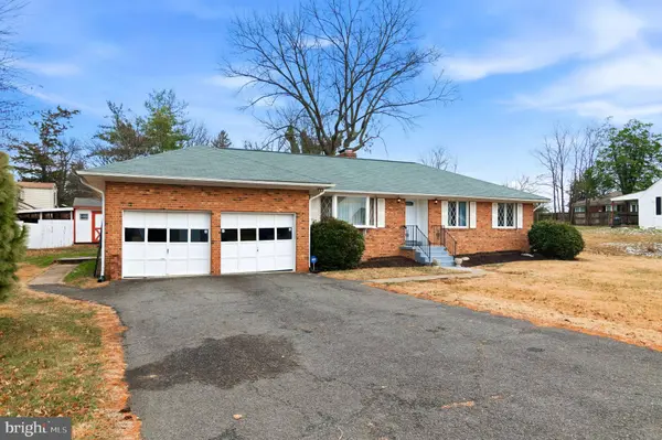 3723 MUNSON RD, Falls Church, VA 22041