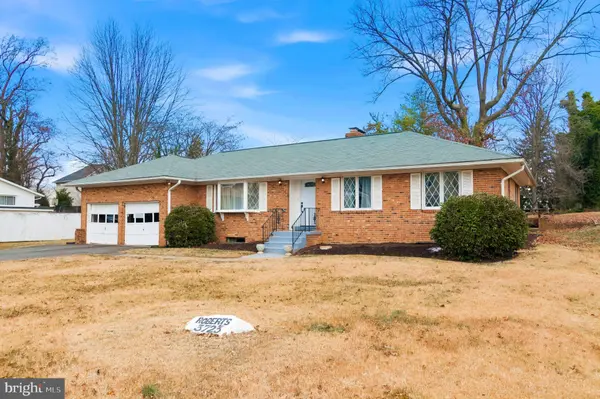 3723 MUNSON RD, Falls Church, VA 22041