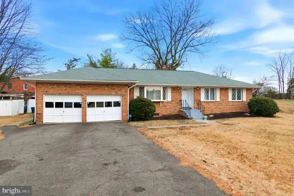 3723 MUNSON RD, Falls Church, VA 22041