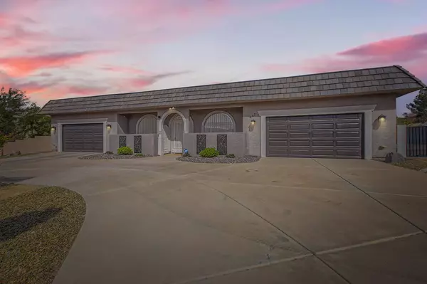 647 Foxhall Rd, Henderson, NV 89002-9259