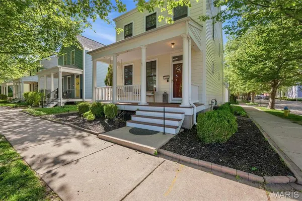 3240 S Civic Green DR, St Charles, MO 63301