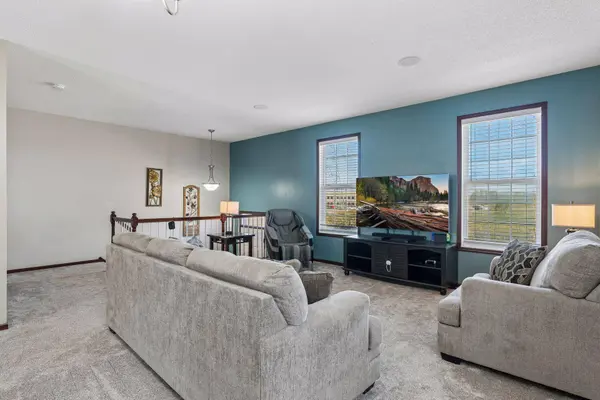 1354 Savanna DR, Shakopee, MN 55379