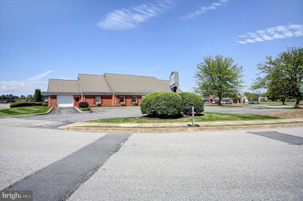 1137 KENNEBEC DR, Chambersburg, PA 17201