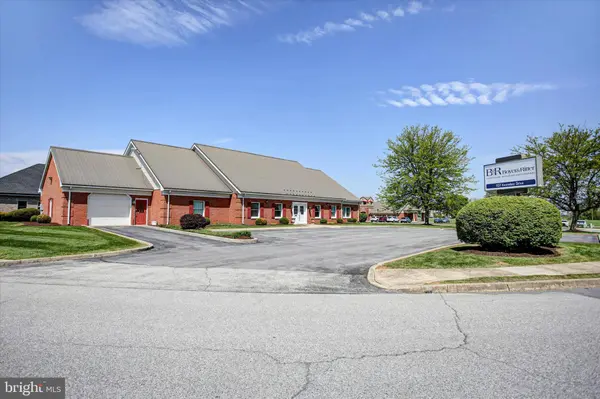 1137 KENNEBEC DR, Chambersburg, PA 17201