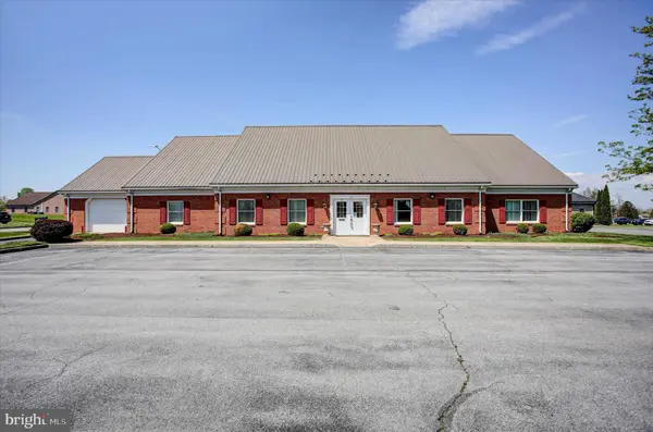 1137 KENNEBEC DR, Chambersburg, PA 17201