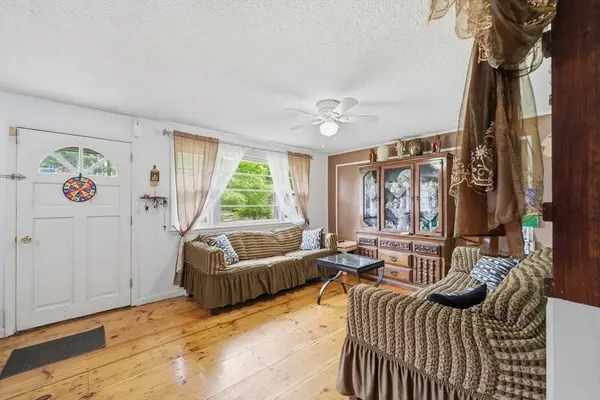 11 Mcfarlin Rd, Chelmsford, MA 01824
