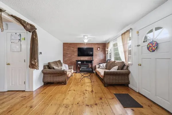11 Mcfarlin Rd, Chelmsford, MA 01824