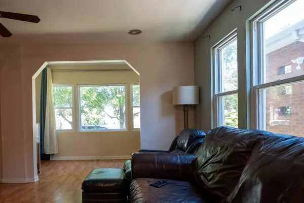 2711 W 98TH PL, Evergreen Park, IL 60805