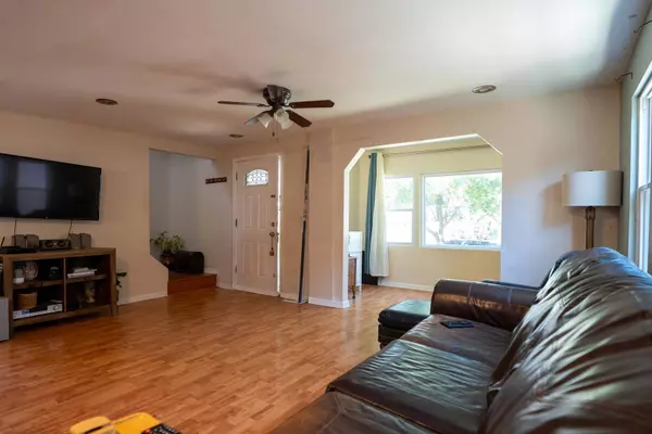 2711 W 98TH PL, Evergreen Park, IL 60805