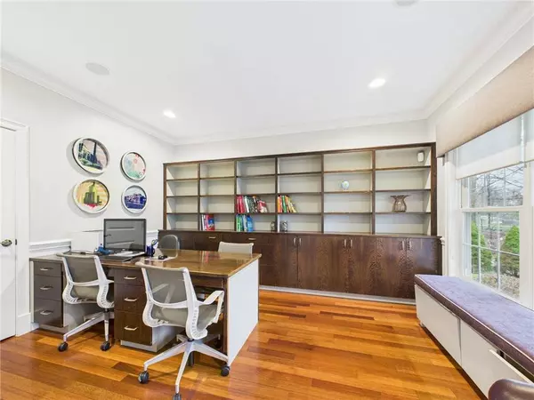 20 Beechcrest RD, East Greenwich, RI 02818