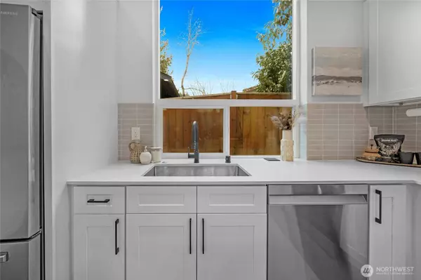 2346 NE 90th ST, Seattle, WA 98115