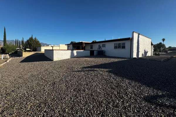Green Valley, AZ 85614-2101,921 S Abrego Dr
