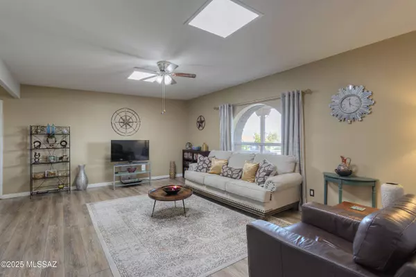 22 W Calle Frambuesa, Green Valley, AZ 85614